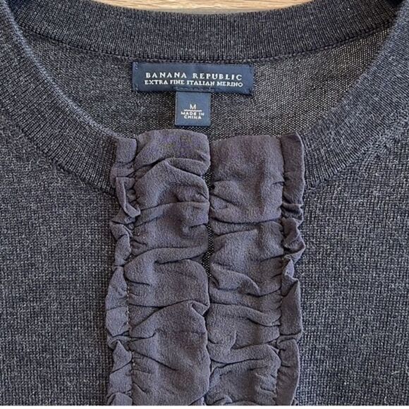 Banana Republic Extra Fine Italian Merino Ruffle Front Cardigan Sweater! - Picture 3 of 7